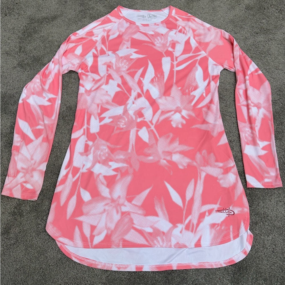 Women’s Reel Life Coral & White Sun Shirt, size large
